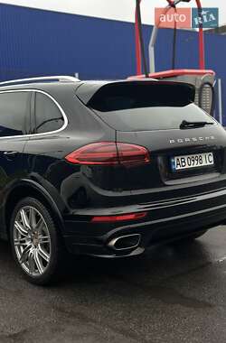 Внедорожник / Кроссовер Porsche Cayenne 2015 в 