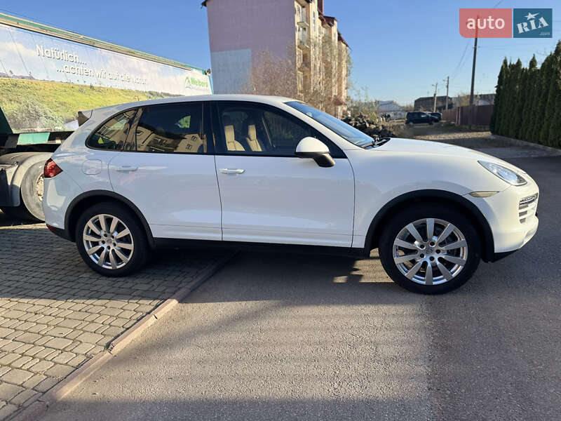 Позашляховик / Кросовер Porsche Cayenne 2013 в Самборі