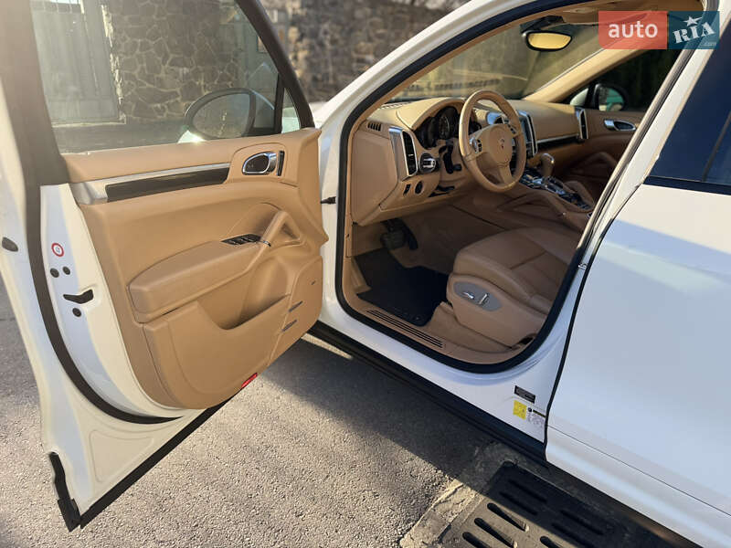 Позашляховик / Кросовер Porsche Cayenne 2013 в Самборі