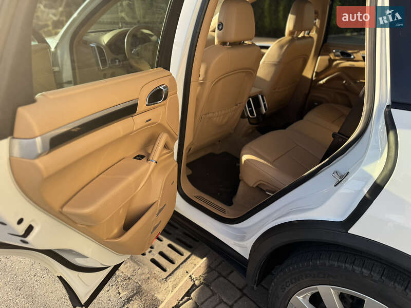 Позашляховик / Кросовер Porsche Cayenne 2013 в Самборі