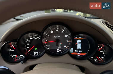 Внедорожник / Кроссовер Porsche Cayenne 2012 в 