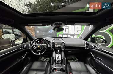 Внедорожник / Кроссовер Porsche Cayenne 2014 в 