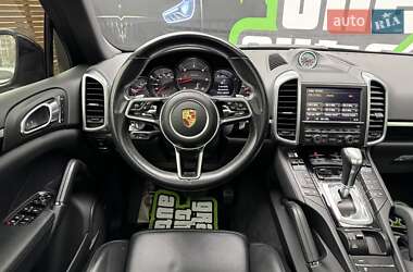 Внедорожник / Кроссовер Porsche Cayenne 2014 в 
