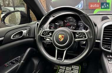 Внедорожник / Кроссовер Porsche Cayenne 2014 в 