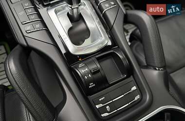 Внедорожник / Кроссовер Porsche Cayenne 2014 в 