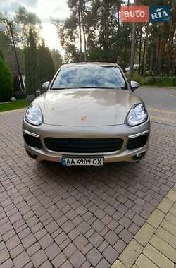 Внедорожник / Кроссовер Porsche Cayenne 2015 в Киеве