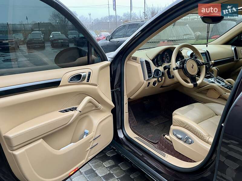 Внедорожник / Кроссовер Porsche Cayenne 2013 в Киеве