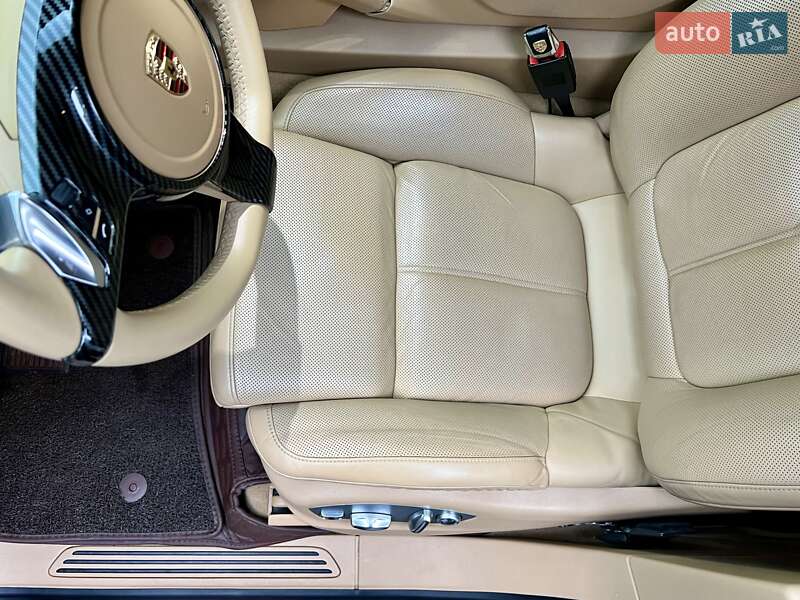 Внедорожник / Кроссовер Porsche Cayenne 2013 в Киеве