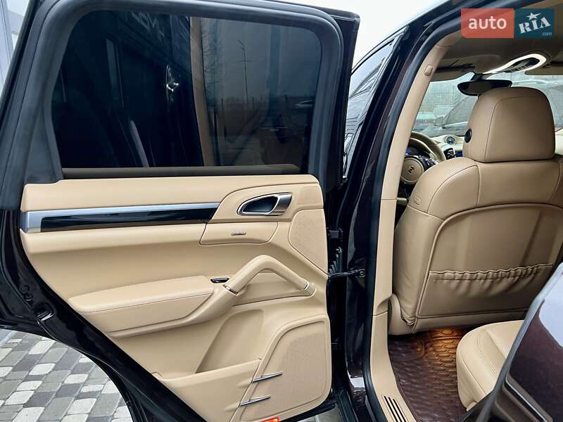 Внедорожник / Кроссовер Porsche Cayenne 2013 в Киеве