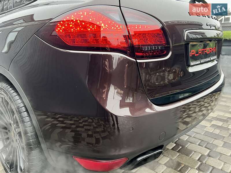 Внедорожник / Кроссовер Porsche Cayenne 2013 в Киеве