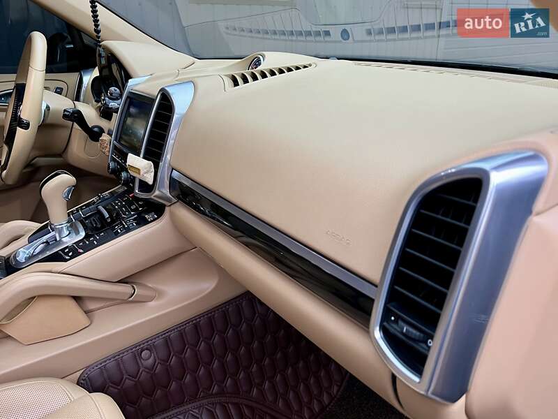Внедорожник / Кроссовер Porsche Cayenne 2013 в Киеве