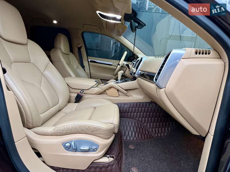 Внедорожник / Кроссовер Porsche Cayenne 2013 в Киеве
