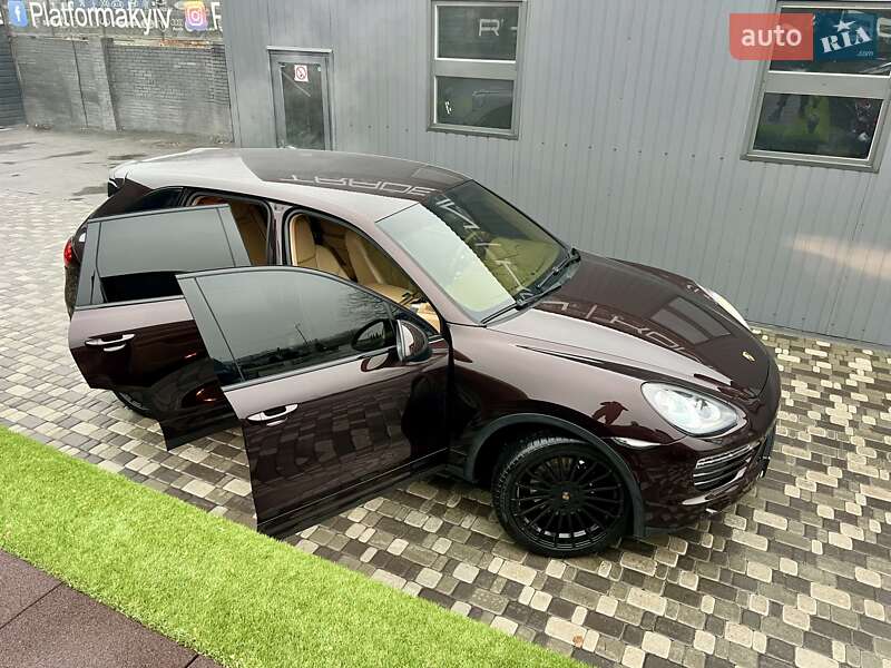 Внедорожник / Кроссовер Porsche Cayenne 2013 в Киеве
