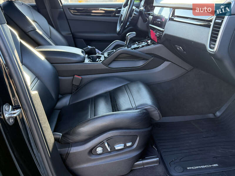 Позашляховик / Кросовер Porsche Cayenne 2019 в Одесі