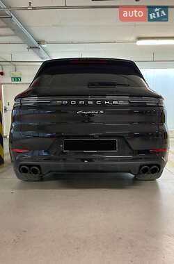 Позашляховик / Кросовер Porsche Cayenne 2023 в 