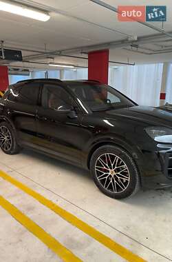 Позашляховик / Кросовер Porsche Cayenne 2023 в 