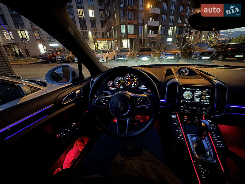 Внедорожник / Кроссовер Porsche Cayenne 2016 в Киеве