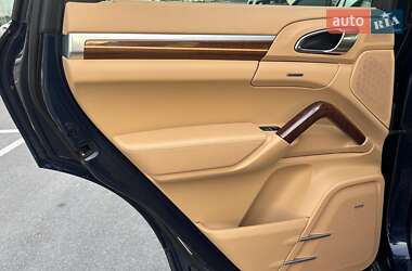 Внедорожник / Кроссовер Porsche Cayenne 2012 в 
