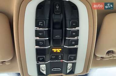 Внедорожник / Кроссовер Porsche Cayenne 2012 в 