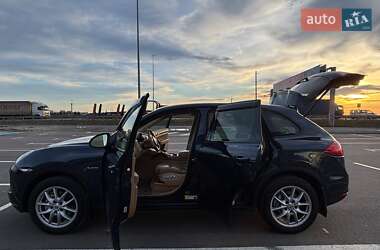 Внедорожник / Кроссовер Porsche Cayenne 2012 в 