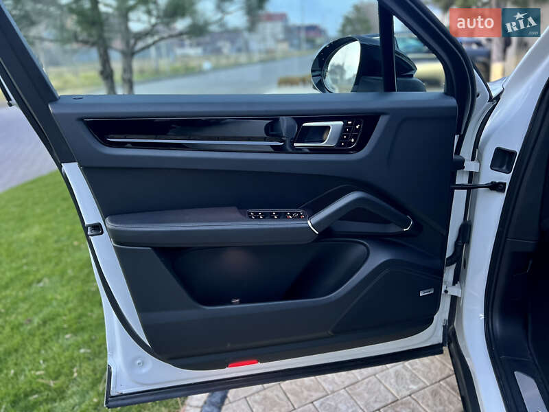 Позашляховик / Кросовер Porsche Cayenne 2018 в Одесі