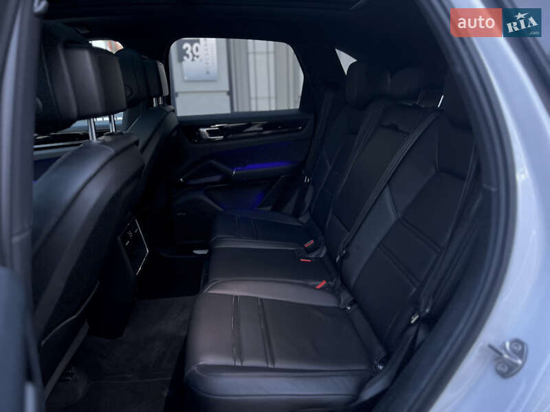 Позашляховик / Кросовер Porsche Cayenne 2018 в Одесі