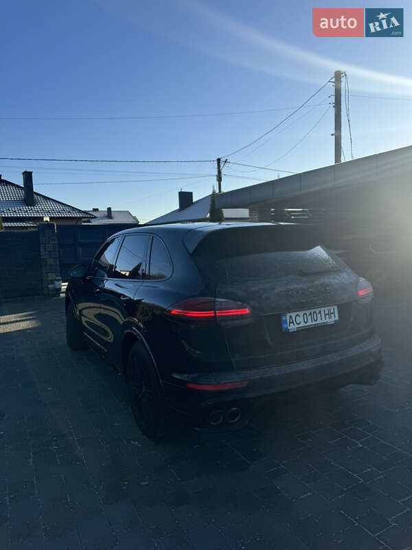 Позашляховик / Кросовер Porsche Cayenne 2015 в Луцьку