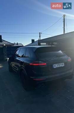 Внедорожник / Кроссовер Porsche Cayenne 2015 в 