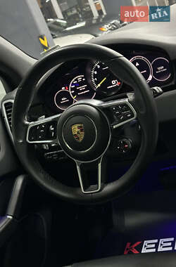 Внедорожник / Кроссовер Porsche Cayenne 2022 в 