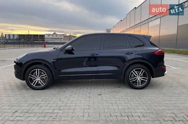 Позашляховик / Кросовер Porsche Cayenne 2015 в Львові