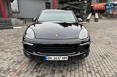 Внедорожник / Кроссовер Porsche Cayenne 2016 в 