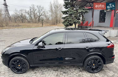 Внедорожник / Кроссовер Porsche Cayenne 2016 в 