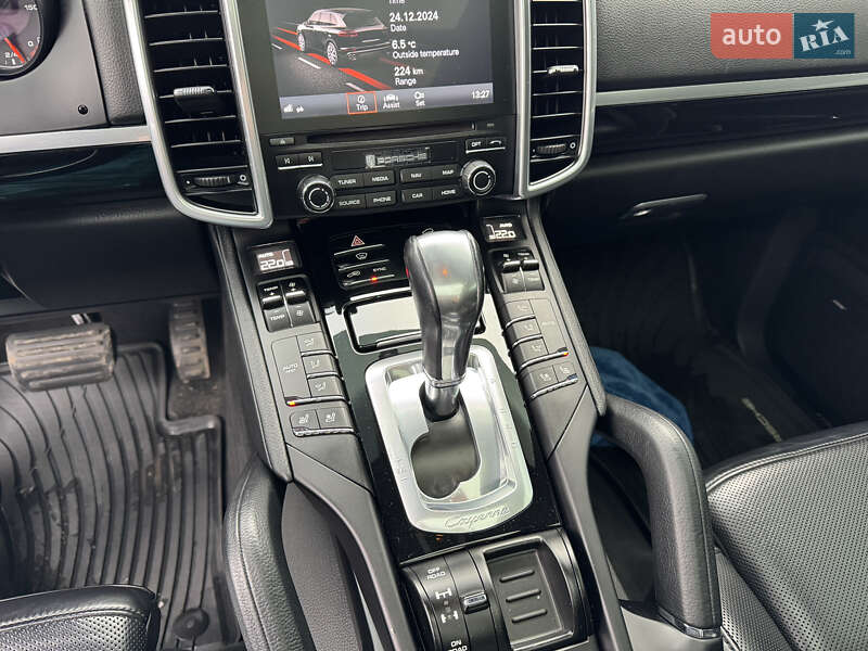 Внедорожник / Кроссовер Porsche Cayenne 2016 в Днепре