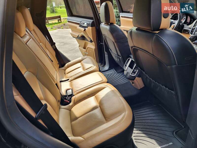 Позашляховик / Кросовер Porsche Cayenne 2015 в Києві