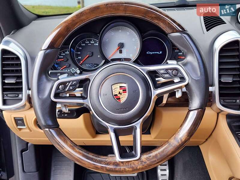 Позашляховик / Кросовер Porsche Cayenne 2015 в Києві