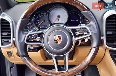 Позашляховик / Кросовер Porsche Cayenne 2015 в 