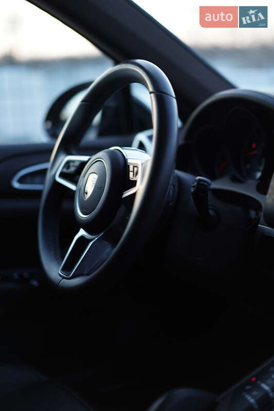 Внедорожник / Кроссовер Porsche Cayenne 2015 в Ровно