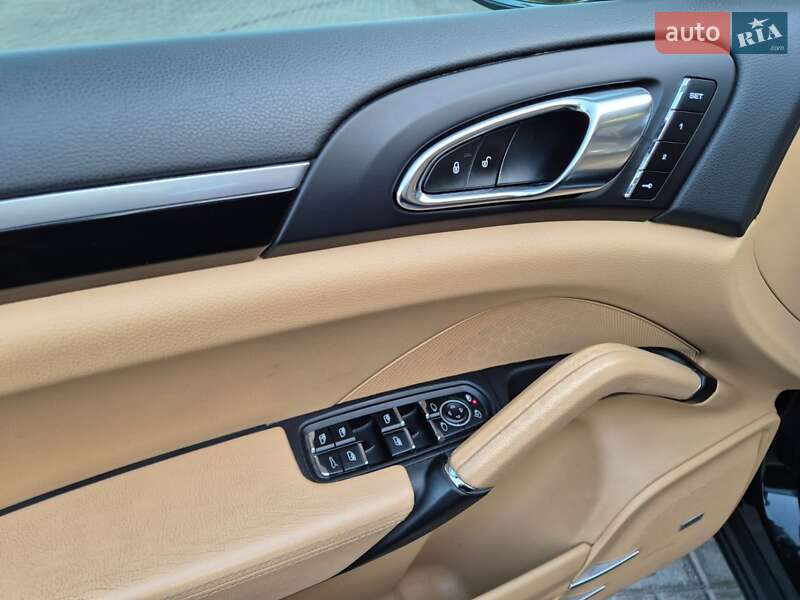 Внедорожник / Кроссовер Porsche Cayenne 2015 в Тернополе