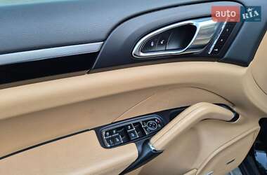 Внедорожник / Кроссовер Porsche Cayenne 2015 в 