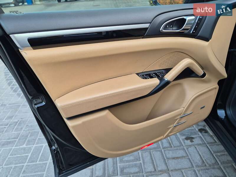 Внедорожник / Кроссовер Porsche Cayenne 2015 в Тернополе