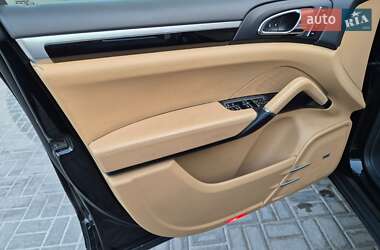 Внедорожник / Кроссовер Porsche Cayenne 2015 в 