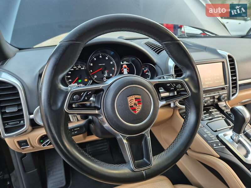 Внедорожник / Кроссовер Porsche Cayenne 2015 в Тернополе