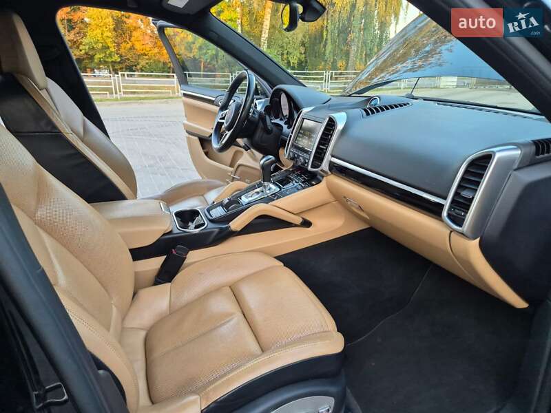Внедорожник / Кроссовер Porsche Cayenne 2015 в Тернополе