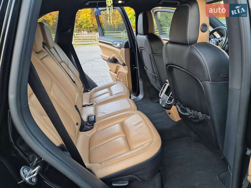 Внедорожник / Кроссовер Porsche Cayenne 2015 в Тернополе