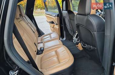 Внедорожник / Кроссовер Porsche Cayenne 2015 в 