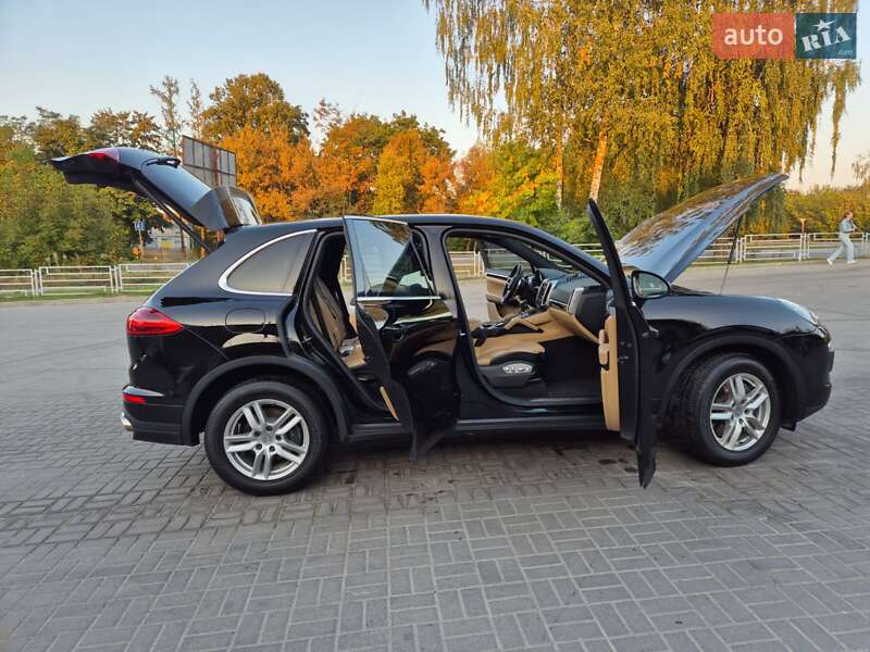 Внедорожник / Кроссовер Porsche Cayenne 2015 в Тернополе