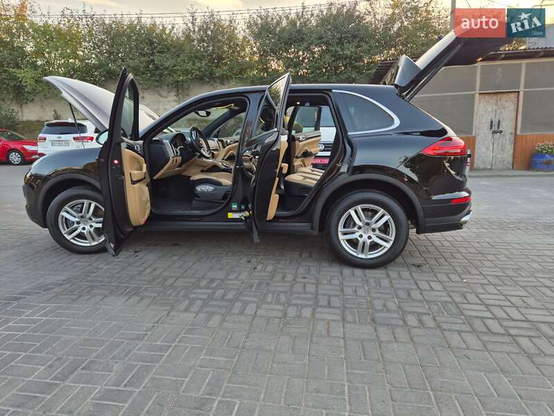 Внедорожник / Кроссовер Porsche Cayenne 2015 в Тернополе