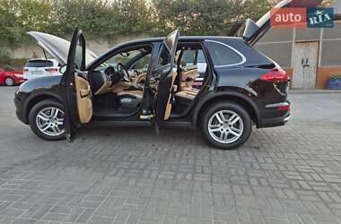 Внедорожник / Кроссовер Porsche Cayenne 2015 в 