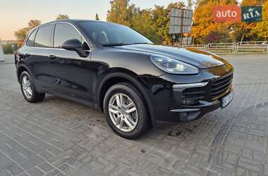 Внедорожник / Кроссовер Porsche Cayenne 2015 в 