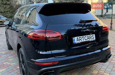 Внедорожник / Кроссовер Porsche Cayenne 2015 в 